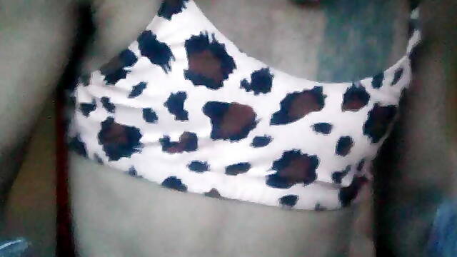 Leopard babe