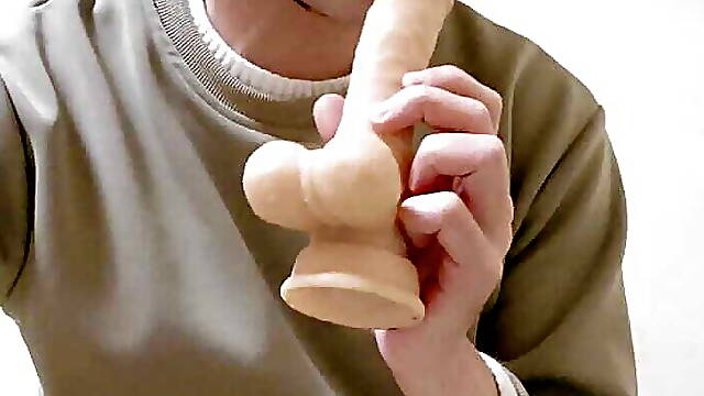 Shemale blowjob orgasm with hand