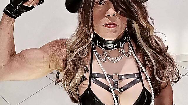 Rachelle Crossdresser: Body and Fit