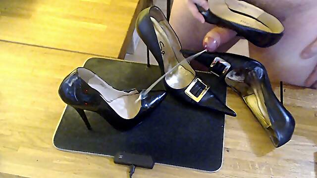 A guy masturbates with a high heel and cums on two pairs high heels