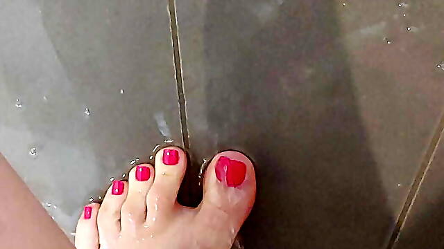 Golden shower over my pink toes