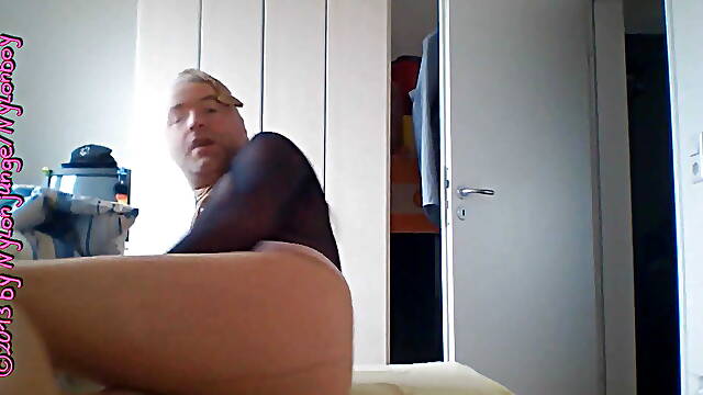 Encasement: Virtual nylon fucker facial
