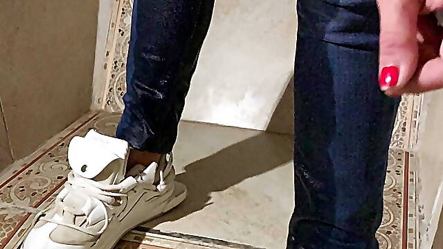 Wetting myself and soaking wet at the bathroonm in blue jeans, coral color t-shirt and white sneackers