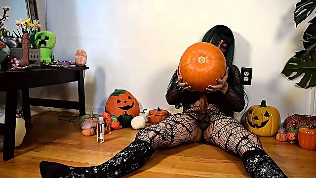 Goth Transgirl Silene Stuffs Pumpkin