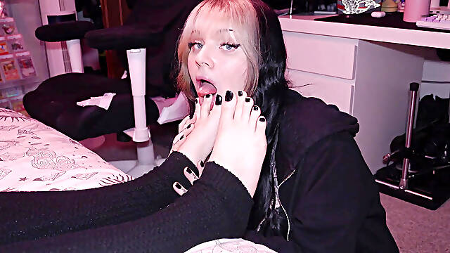 Hot emo trans girl lesbian foot worship and footjob