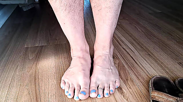 Do you like my male feet in flip flops?