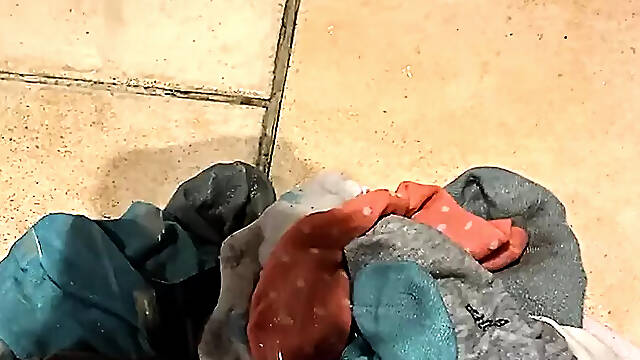 I pee on my dirty socks 🧦