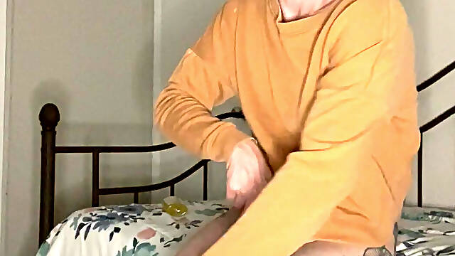 Sissy Tessa fucks her ass and cums hard!