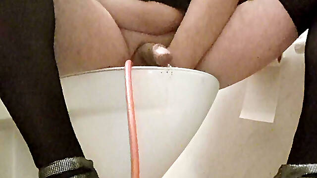 Tranny preparing for sex