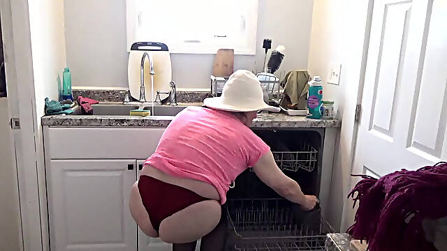 Housewife Serge Lusin. 2025s