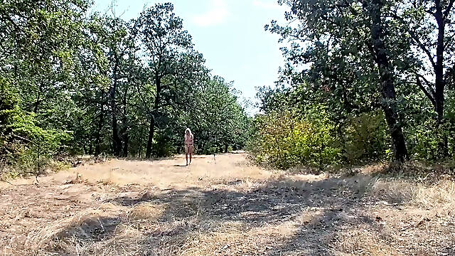 Slave Tih Entertains His Fans