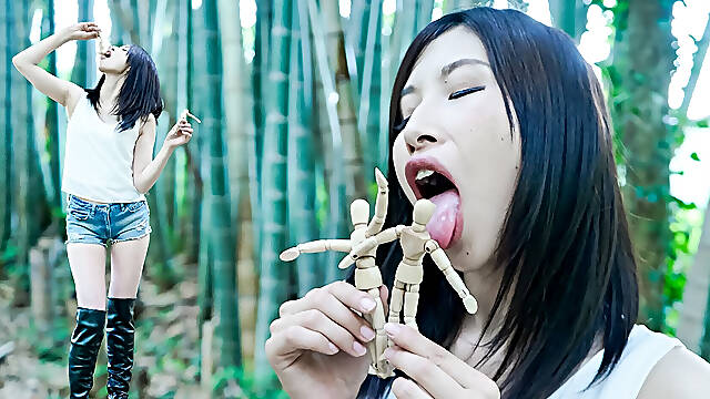 Meeting the Giant: Yua Hidakas Pleasure Banquet