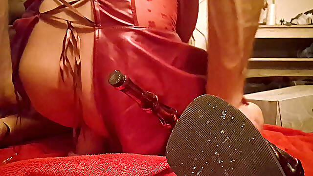 Sissy Jasmin rides a dildo