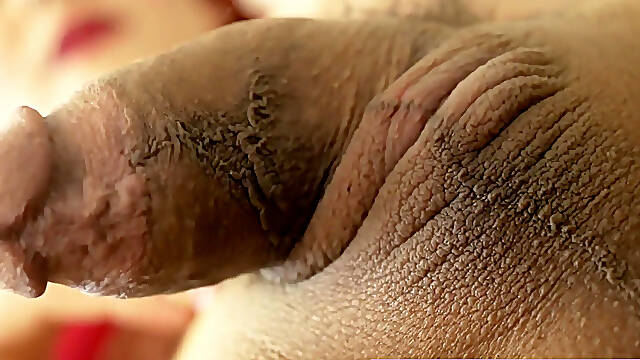 Isabella Sorrenti fill up her asshole with extra big toy