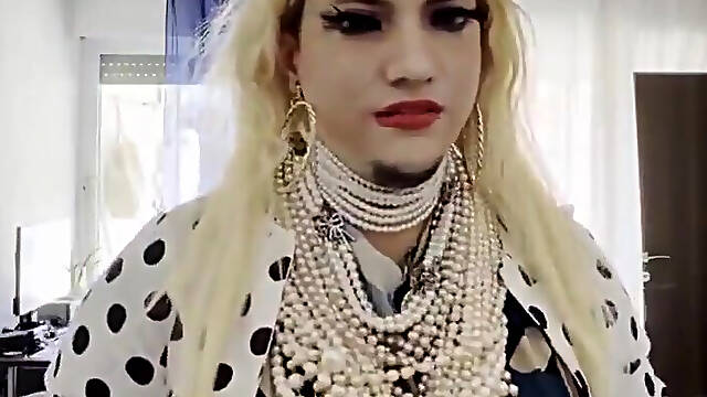 Pearl Vanesa Showing Her Body in Her Home Wearing Lovely Pearls