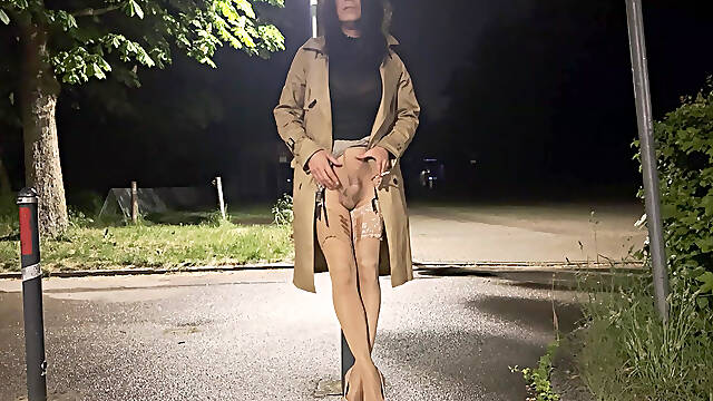 A wild and sudden cumshot in nylon tights