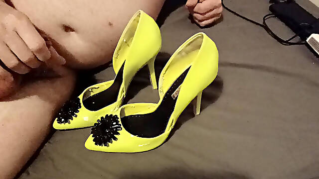 Cum on yellow worn out high heels