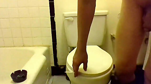 Sitting Full View Naked Peeing