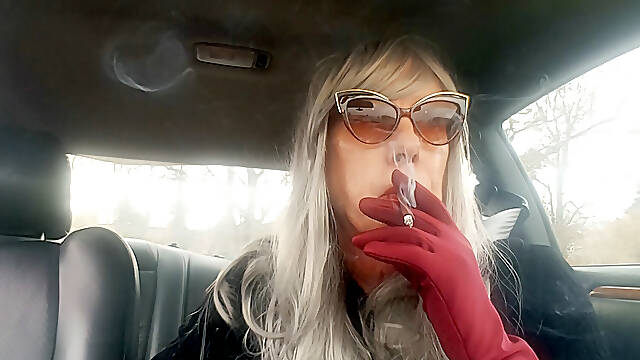 SILVER HAIRED GRANNY RUTHIE TS LOVES SMOKING HER MORE 120 MENTHOLS IN HER CAR