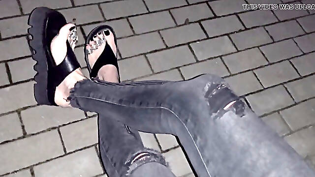 I demonstrate my soles on a walk - crossdressing, feet and toe rings, black polish