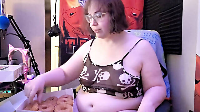 Hefty trans damsel catapults herself silly with doughnuts and root beer